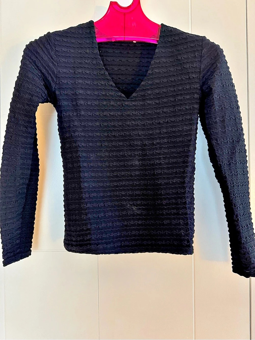 RAYURE - Black Textured V-Neck Long Sleeve Top - Size S/M